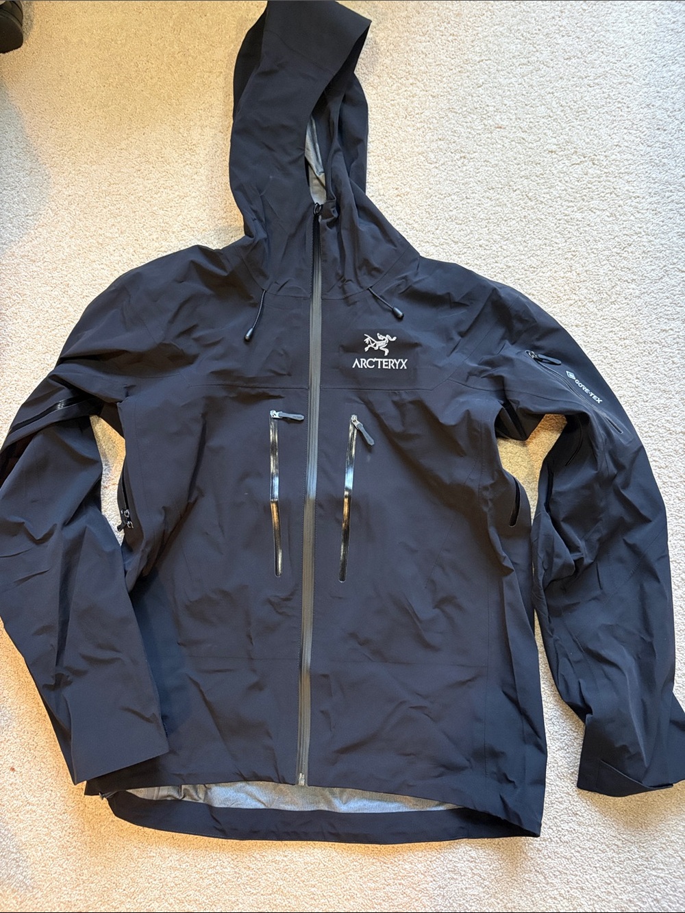VIETNAM MADE Arc'teryx Men's Black Hooded Waterproof Raincoat medium